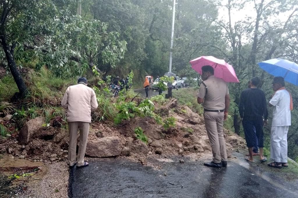 उत्तराखंड में 60 घंटे तक लगातार भारी बारिश, नदियों का जलस्तर बढ़ा