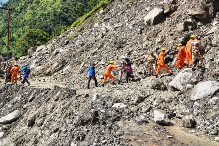 जलवायु संकट की मार: विश्व के सबसे महंगे आपदाओं की सच्चाई, भारत-पाक रिपोर्ट में दिखा स्थानीय विनाश