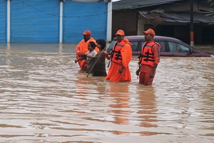 'कई सालों की सबसे बुरी बाढ़': असम में अब तक 80 लोगों की मौत